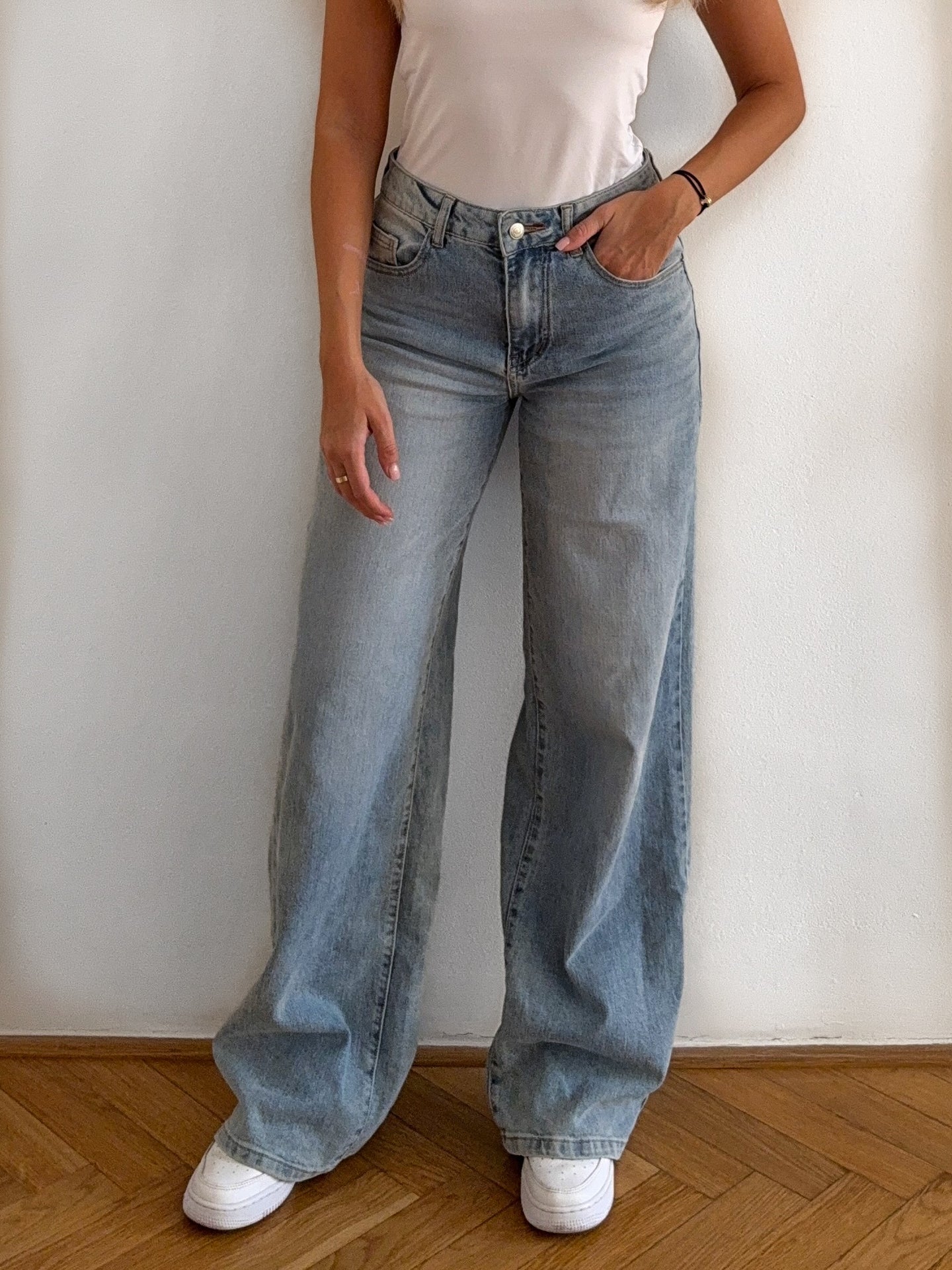 Wide Leg Denim Jeans – Light Wash